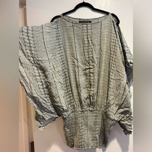 Manaola Gray Patterned Blouse